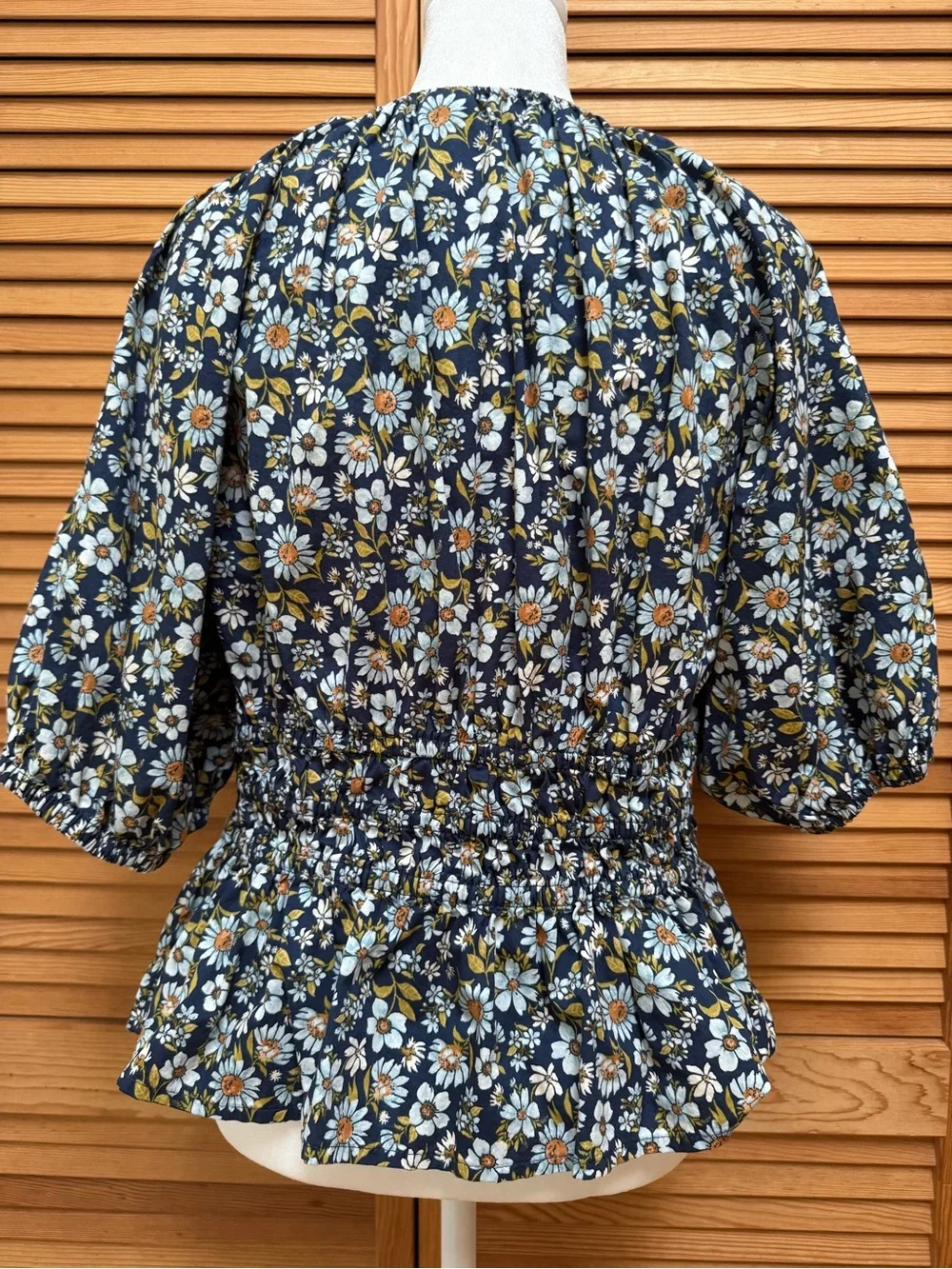 Old Navy Smocked V-Neck Peplum Top Floral Daisy Puff Sleeve Medium Prairie Boho